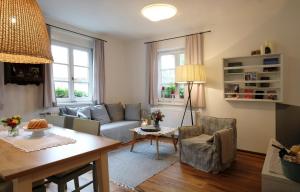 a living room with a couch and a table at Auszeit Koppi in Apetlon