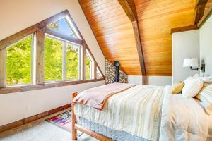 a bedroom with a large bed with a wooden ceiling at Teanaway River Lodge in Cle Elum