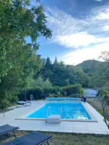 a swimming pool in the middle of a yard at La TULIPE SAUVAGE in Bourdeaux
