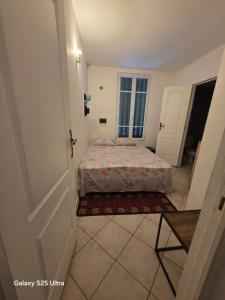 a small bedroom with a bed in a hallway at PR001 3 chambres in Le Blanc-Mesnil +4 photos