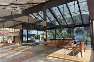 a group of benches in front of a building at Flat Guarulhos - 2 in Guarulhos