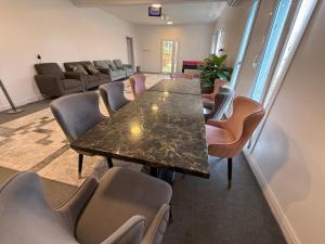 a conference room with a table and chairs at Labella Chalet in Barka