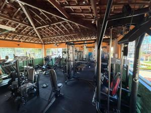 a gym with a bunch of exercise equipment in it at Apê mar e descanso com piscina no VOG JOÃO DE GOES ILHÉUS BA in Ilhéus