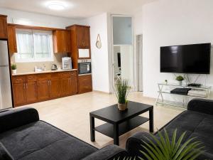 a living room with a couch and a table at המקום של ברקו in Me‘ona