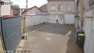 an empty parking lot in an alley with a fence at Logement à 25min de Paris avec parking in Longjumeau