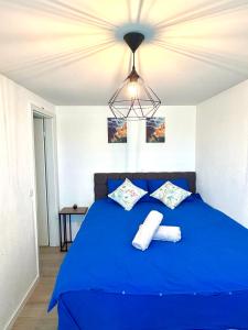 a blue bed with two pillows and a light at Luxuswohnung in Bodensee, im Radweg mit Parkplatz in Romanshorn