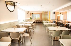 a row of tables and chairs in a restaurant at Hostal La Corte in Carrión de los Condes