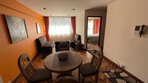 a living room with a dining room table and chairs at Muy cerca, a pasos de la Embajada de EEUU in La Paz