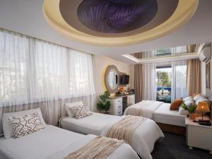a bedroom with two beds and a circular ceiling at İS Hotel in Antalya