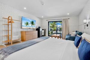 a bedroom with a large bed and a living room at Tropic Isle At Anna Maria Island Inn in Bradenton Beach +59 photos