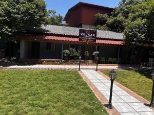 Gallery image of Velkar Cottage Mahabaleshwar in Mahabaleshwar