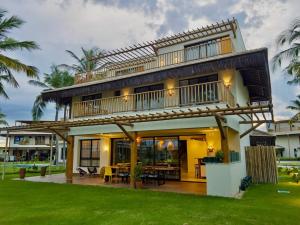 a house with a balcony on top of it at Casa Baião in Fortim