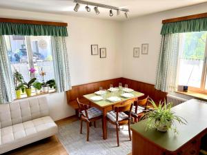 a dining room with a table and chairs at Ferienhaus "Kleine Auszeit" in Tieschen