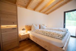 a bedroom with a bed and a window at Rotbauernhof - Chalet - in Gutach