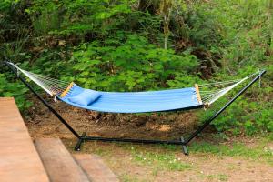 a blue hammock sitting in the middle of a field at Creekside Retreat at Triangle Lake in Blachly +5 photos