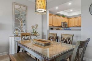 a dining room with a table and some chairs at Easy Beach Walk Pools and Hot Tubs in Destin +35 photos