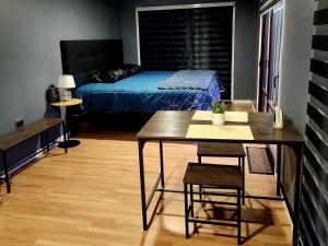 a room with a table and a bed and a table and chairs at Tiny House Sublime in Trinidad