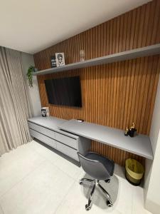 a office with a desk and a chair in a room at Flat mobiliado no CITY HOUSE in Barreiras