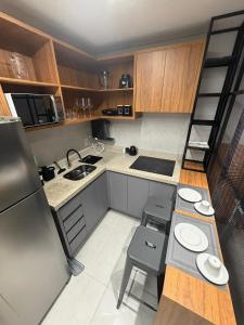a small kitchen with a sink and a refrigerator at Flat mobiliado no CITY HOUSE in Barreiras