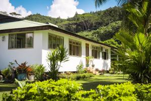 a house in the middle of a garden at Fare Faaroa Lodge in Taputapuapea