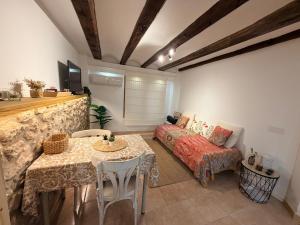 a living room with a table and a couch at Casa Inés in Xerta +24 photos