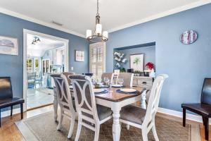 a dining room with blue walls and a table and chairs at Coconut Beach House in Clearwater Beach