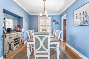 a dining room with blue walls and a table and chairs at Coconut Beach House in Clearwater Beach +20 photos
