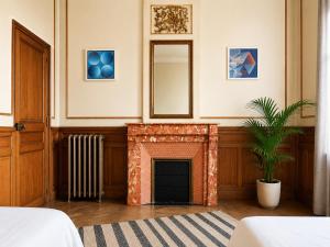 a living room with a fireplace and a mirror at Chambre dans villa privée, charme et confort proche Vélodrome & plages - Parking privé in Marseille