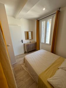 a bedroom with a bed and a window at Appartements Agde Cap d Agde in Agde