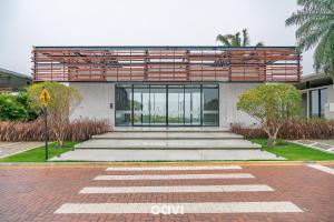 a building with a staircase in front of it at Casa de Alto Padrão na Serra de Bananeiras by Qavi in Bananeiras