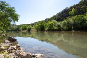 a river with rocks and trees on the side at RG 105 Rio Refuge in Canyon Lake