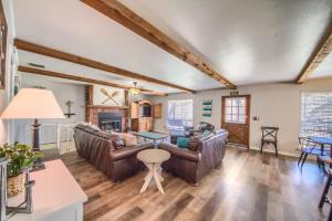 a living room with two couches and a table at RR 1300 Hondos River Haus in Canyon Lake +43 photos