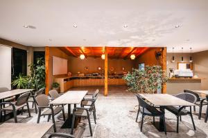 a restaurant with tables and chairs and a kitchen at Hotel Resol 2 in Ksamil