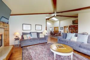 a living room with two couches and a table at Pinnacle Heights in Bodega Bay