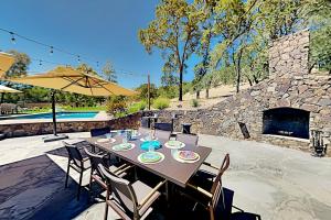 a table with chairs and an umbrella in a patio at Warm Springs Paradise in Glen Ellen