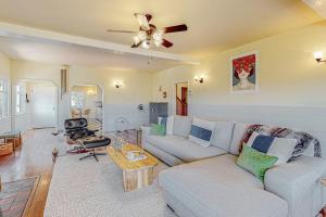 a living room with a couch and a ceiling fan at Dragon Cottage in Healdsburg +23 photos
