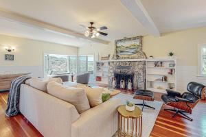 a living room with a couch and a fireplace at Dragon Cottage in Healdsburg
