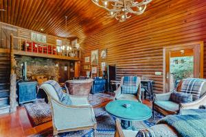 a living room filled with furniture and a fireplace at Antler River Lodge in Guerneville +17 photos