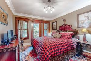 a bedroom with a bed and a tv in it at Antler River Lodge in Guerneville