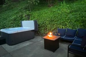 a hot tub and a tv and a table with a candle at Monte Rio Vista Lodge in Monte Rio