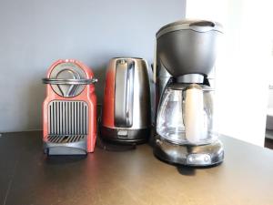 a coffee maker and a toaster sitting on a table at Le Chemin des Framboises in Malmedy