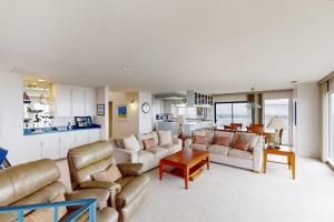 a large living room with couches and a kitchen at Sea Way Dreams in Bodega Bay