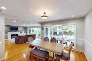 a dining room with a wooden table and chairs at Jewell Dreams in Santa Rosa