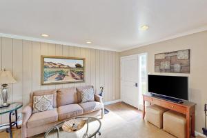 a living room with a couch and a flat screen tv at Silverado Resort and Spa 287 in Napa