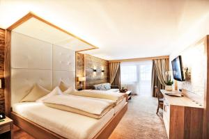 Postel nebo postele na pokoji v ubytování Salnerhof Superior Lifestyle Resort + 37 fotografií