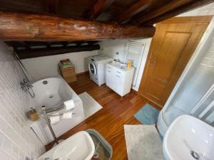 a bathroom with a tub and a sink and a toilet at Mansarda Portofino in Portofino