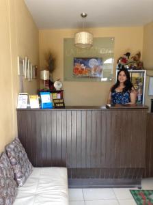 a woman standing at a bar in a store at Hostal La Estancia in Ica