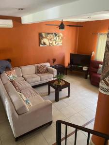 a living room with a couch and a table at Casa Palma in Santa Cruz Huatulco