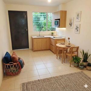 a kitchen with a table and a small table and chairs at Apartamento en San Salvador Cuscatancingo in Cuscatancingo