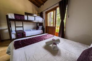a bedroom with two bunk beds and a window at Apartahotel Balcones de Nariño in Villa de Leyva
